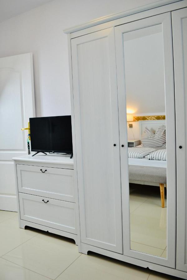 Iwona Pokoje Apartamenty Карвиа Экстерьер фото