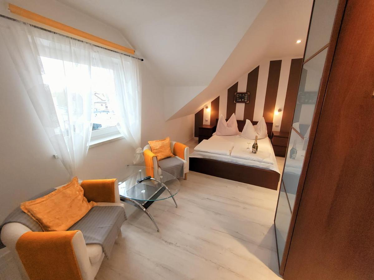 Iwona Pokoje Apartamenty Карвиа Экстерьер фото